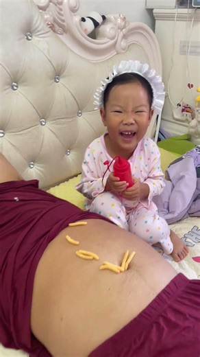 Scaring dad with fake ketchup #FatherDaughterLife #FatherDaughter