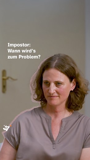 https://youtu.be/ElWPwt-ecJc Vielleicht kennt ihr das: Ihr habt eine Prüfung richtig gut gemeistert, aber statt stolz auf euch zu sein, schiebt ihr euren Erfolg auf äußere Umstände ab. Wenn Menschen permanent das Gefühl haben, ihre eigene Leistung reiche nicht aus und ihr Erfolg sei reine Glückssache – dann kann dahinter das Impostor-Phänomen stecken. Wann dieses Persönlichkeitsmerkmal zum Problem werden kann, ordnet Impostor-Coach Michaela ein. Einen passenden Film findet ihr über den Link oben