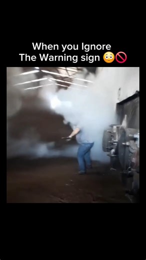 This is exactly why warning signs exist... 😳🚫