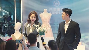 The mistress mocked his wife at the press conference, but the cheating husband surprised everyone with a word! 小三在发布会上嘲讽妻子，不料出轨丈夫一句话让众人出乎意料！ 剧名（Drama Name）：妻子的新世界 My Wife #妻子的新世界 #mywife #袁姗姗 #杜淳 #任豪 #出轨 #drama #cdrama #婚姻 #小三 | 追剧喵 Drama Meow