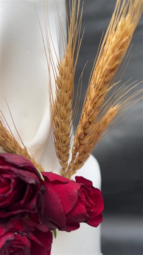 Beautiful wedding cake #fypethiopia #ethio #ethiopianwedding #ኬክ #hagere🇪🇹🇪🇹🇪🇹 #addis #bamricapastry #cakesbyrosa