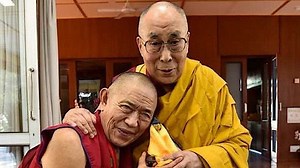What are the nine benefits of mantras and how do they work? His Holiness the Dalai Lama, Garchen Rinpoche, Mingyur Rinpoche, Lama Zopa Rinpoche, Geshe Tsultim Gyeltsen - Buddha Weekly: Buddhist Practices, Mindfulness, Meditation