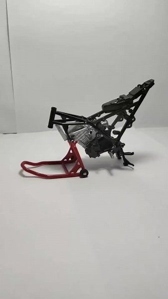 Raider R150 FI 1:12 scale miniature assemble
