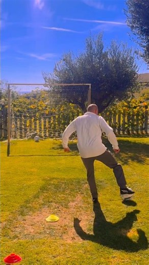 Intensive soccer training at home #tecnicacalcio #soccer #skills #trainingathome #finta #football