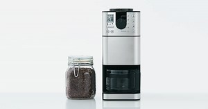 Coffee Maker brews perfect aromatic cups of coffee freshly grinding coffee beans. MUJI Japan online store started pre-orders(sold only in Japan). http://muji.lu/2jxLL3e | MUJI 無印良品