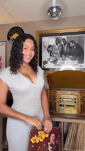 Lindsey Renee on Instagram: "Happy September! Song: It’s September Artist: Johnnie Taylor Album: Super Taylor"