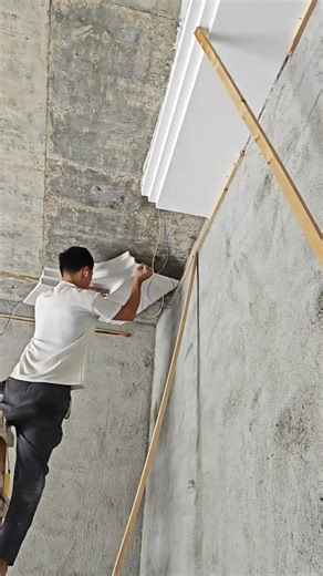 Partex flying board is being installed for the ceiling decoration of the house.