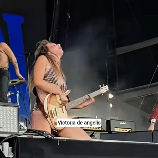 Victoria De Angelis stage moments compilation ⚡ Pure energy. Pure chaos. Pure rock. 🔥#måneskin #fyp