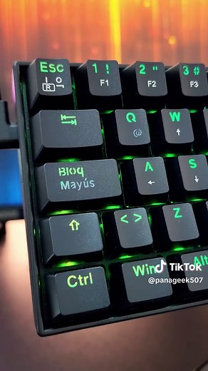 Redragon Dragonborn K630: El Teclado Compacto y Potente para tu Setup Gamer