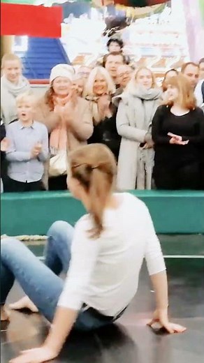 Unstoppable Girls Crushing the Devil's Wheel at Oktoberfest #Teufelsrad #DevilsWheel