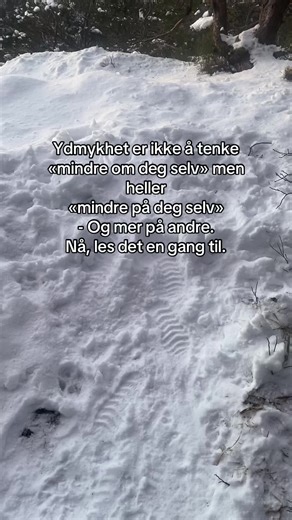 Ydmykhet betyr ikke at du skal tenke at du ikke er verdt noe men det betyr å sette andre over seg selv og tjene Gud gjennom å tjene andre. Som jo også er lagd av Gud. Så på et vis tjener du da også Gud gjennom å tjene dine medmennesker#gud #tro #kristendommen #jesuskristus #kristen