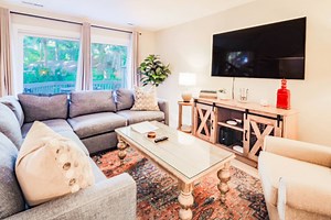 Hilton Head Island Vacation Rental | Refreshed, Coastal & Casual Inland Harbour Gem - On Site Pool & Tennis - Walk to Harbour Town. | Harbour Town | Villa Rental