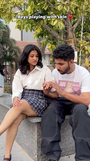 ladkiyon ki skin aafim hoti h 😂😂 tag #comedy #skin #playing #memevideos #schoolgirl #thinking #relatable #boysvsgirls #viralvideos #koneo #funnyreels | KO NEO