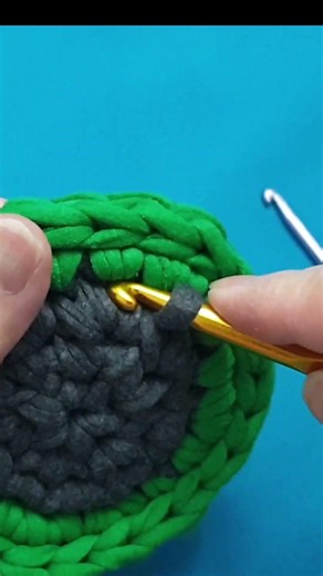 Easy Round Crochet Basket - #crochet #crochetcrosai #jumbobag #crochetforkids #handmade