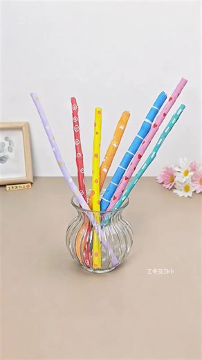 Rainbow Stick Pen Craft #stick #pen #craft #colorful #diy #kids #creative #art #reuse #fun | paper craft ideas