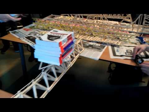 Minicollege brugbouwen met ijsstokjes