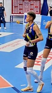 Melissa Vargas and Aslı Kalaç #voleybol #volleyball #millitakım #fenerbahçe #fun #funny #prank #sports #besties #friends #friendship #volleyballplayer #volleyballstar #melissavargas | Voleybol Delisi
