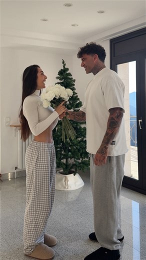 18 reactions · 126 comments | Creemos que es nuestro árbol más bonito hasta la fecha, ¿qué decís?✨ ya veremos lo que dura… ¿Quién de aquí tiene michis + árbol? combinación complicada jaja | Espe Workout | Facebook