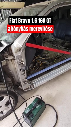 Fiat Bravo 1.6 Gt - ajtómerevítés applikálása #car #fiat #fiatbravo #restauration # #automobile