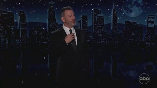 "A veces te despiertas en la mañana y la primera dama exige que te despidan de tu trabajo... ¿Todos hemos estado ahí, verdad?".Así respondió Jimmy Kimmel ante el escándalo por el chiste que le hizo a Melania Trump."Sra. Trump… tiene un brillo como el de una viuda a la que le espera una herencia”, le dijo.¿Qué opinan del cinismo de su respuesta?