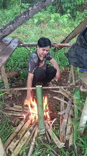 nagluto ng pagkain sa bukid gamit ang kawayan