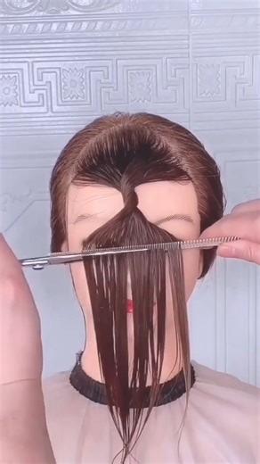Simple Hairstyles & Tips on Instagram: "Great hair tutorials 🤩🤩 Credit unknown . *No copyright infringement was intended. If you are the author of this video and do not want your video to be posted on this page, please contact me in DM and your video will be deleted as soon as possible. Thank you 🤗 . #videohair #hairfashion #haircuts #hairoftheday #hairlove #hairinspiration #hairdye #hairofinstagram #haircolour #hairinspo #hairdecoration #tutorialhair #hairaccessories #hairtrends #hairideas"
