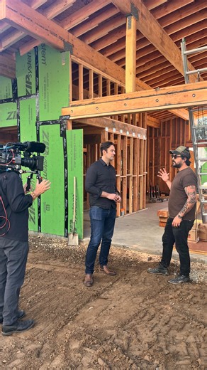 🔥 One year after the #EatonFire, we found strength, resilience and hope among the survivors in Altadena. “We had a lot of fun here and we weren’t ready to let that go.” In our @cnnthestoryis report, we look at what’s next with @justinrickard, @supervisorkathrynbarger & get a bite at @fairoaksburger. #palisadesfire #eatonfire #elexmichaelson | Elex Michaelson