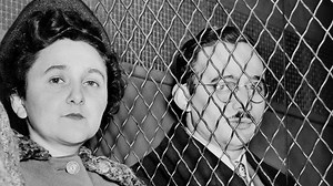 Il y a 70 ans : l’exécution des Rosenberg, coupables d’avoir donné les plans de la bombe atomique aux Soviétiques - RTBF Actus