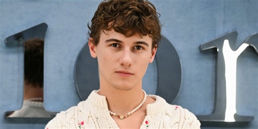 'White Lotus' star Sam Nivola's DMs got 'flooded with thirsty older men'