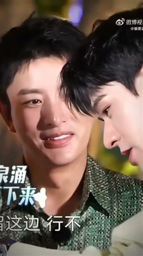 His handsomeness must have caught your eye, huh?😁😂#gongjun #龚俊simon #actor #actress