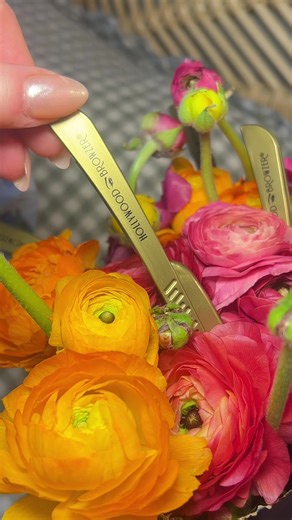 Because while roses wilt and those truffles are gone by February 15th, baby-smooth, radiant skin keeps on giving. This Valentine's Day, show your skin some real love with Hollywood Browzer. As gentle as a petal, but way more effective ✨ The ultimate lasting gift = dermaplaning at home, whenever you want that fresh, glowing feeling. Safe, gentle, and designed to treat your skin with the care it deserves 💕 Treat yourself or drop the not-so-subtle hint to your Valentine 👀#valentines #skincare #de