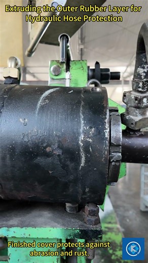 Extruding the Outer Rubber Layer for Hydraulic Hose Protection