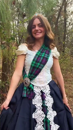 DIY Merida Dress #folk #bagpipes #musician #dress #sewing #cosplay