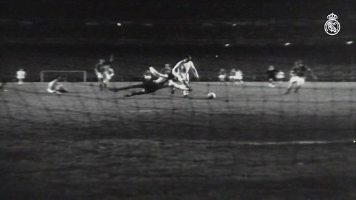 ⌛🌟⚽ On this day in 1989, Alfredo Di Stéfano was presented with the Super Ballon d'Or. Tal día como hoy, Alfredo Di Stéfano ganó el Súper Balón de Oro. | Real Madrid C.F.