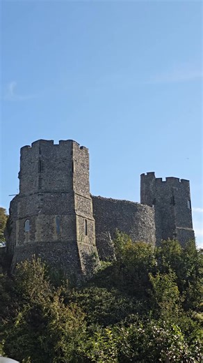 Lewes Castle was built soon after the Norman Conquest by William de Warenne, one of William the Conqueror’s closest allies from the Battle of Hastings. Begun around 1069, it was the second Norman stronghold in Sussex after Hastings Castle — chosen for its commanding ridge above the River Ouse and the route to London. Its twin mottes and flint walls still dominate the landscape nearly a thousand years later, a reminder of how swiftly England changed after 1066. #LewesCastle #SussexHistory #Norman