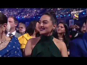 Alia Bhatt Dance Performance | Filmfare Awards 2017 | Tribute to 90's Actresses