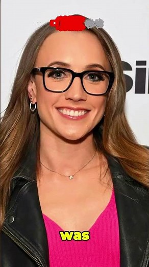 Kat Timpf’s Beach-Day Style—Try Not to Gasp #hollywoodbuzz #popstarlife #hollywood #fashion #movie