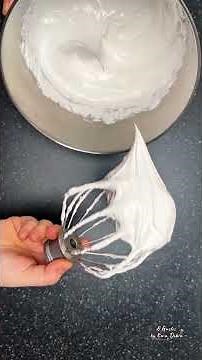 Mini Pavlova – spectacular dessert, but easy to make at home #delicious #pavlova