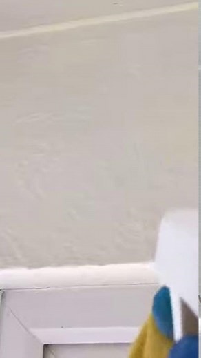 Cleaning a Greasy Kitchen Ceiling! #cleaningceiling #greasykitchen #cleaning