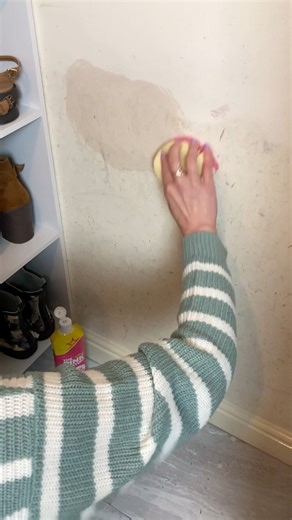 Cream the scuffs away 😆🙌 Did you know The Pink Stuff Cream Cleaner is perfect for removing scuff marks from walls? Hall_At_Home 👈Showing us how it’s done! 👏 #thepinkstuff #cleaning #cleaningmotivation #cleaningproducts #cleaninghacks #beforeandafter #HomeImprovement | The Pink Stuff