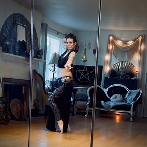 Venus in Aquarius: A Dance Tribute 🏺💦 The latest all-levels dance class addition to the Venus Series at www.animara.life The sign of the rebel holds a special place in its heart for the universe’s black sheep, heretics, and inventors. Venus in Aquarius is capable of offering up just as much affection for friends as for romantic partners. It’s also able to absorb all the intricacies of human interaction with a certain level of detachment. This zoomed-out lens is what makes this placement so ent