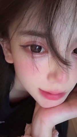 ‏弟弟的美味零食，妹妹也爱不释手