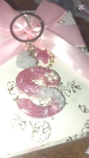 beautiful keychain for gifts 😍🎁#viralreels #diy #resin #resincrafts #reels #resincrafts #resinkey