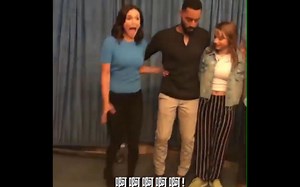 《吸血鬼日记》Nina和Paul在片场重逢，Nina无意中瞥到Paul，兴奋到尖叫