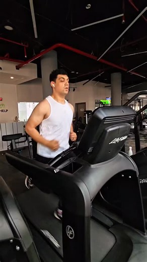 Coach Hassan Alian on Instagram: "Choose the cardio intensity your body can actually handle. High intensity burns more, but medium intensity keeps you safe and consistent. Train smart, not just hard. 🔥 #CardioTraining #HIITvsLISS #FatLossTips #SmartTraining #FitnessScience #CardioWorkout #WeightLossJourney #GymTips #SafeTraining #FitLife"