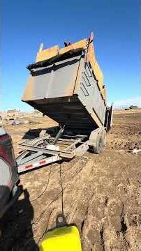 How does a dump trailer work.￼