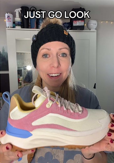 These Timberland women’s sneakers are such a good price and perfect for outdoor activities and everyday wear! #sneakers #womenssneakers #timberland #timberlandshoes