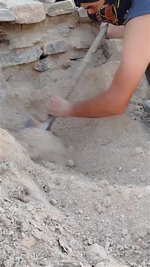 #HiddenTreasure #BuriedSecrets #HiddenDiscovery #Mystery #Shorts