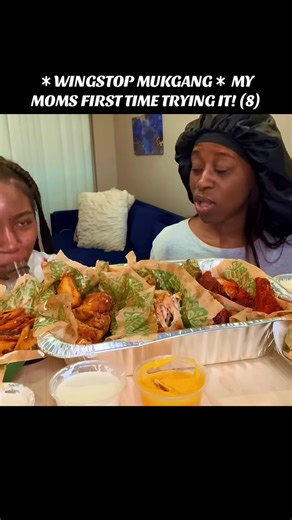 ＊WINGSTOP MUKGANG＊ MY MOMS FIRST TIME TRYING IT! (8)