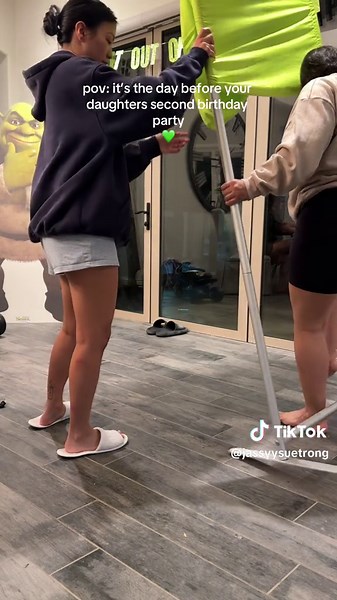 love going all out for my baby with my best friends and family 💚 #secondbirthday #shrekbirthday #shrektheme #birthdaygirl #toddlerbirthday #diymom #birthdaydecor #birthdayparty #partyplanning #shrek